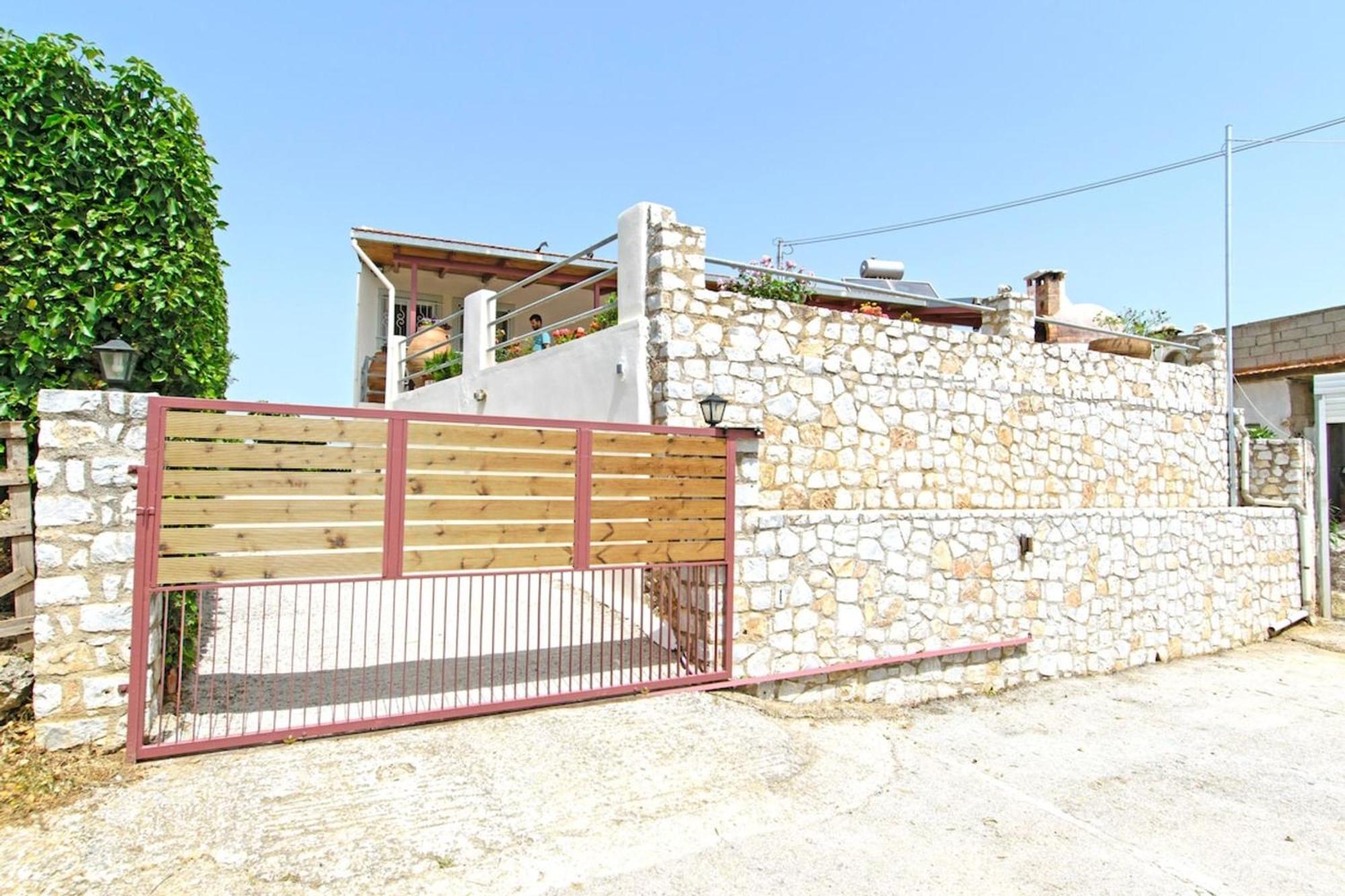 Aoria Traditional House With Stuning Mountain View Loulos ภายนอก รูปภาพ